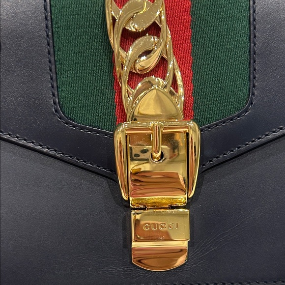 ✨ Gucci Leather Chain Bag | Authentic | Like New Condition - Picture 5 of 7